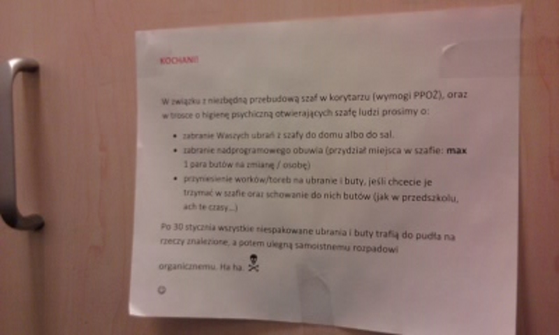rozpad organiczny kuchennym pomieszczeniu malym małym